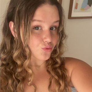 Meet your Posher, Olivia